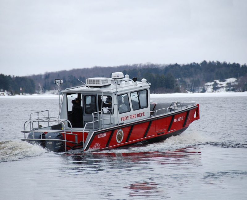 HiRes_starboard_stern_underway_T_DSC_0376-1030x834