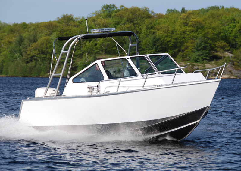 22' Patrol Boat Design with Raised Deck built for police agencies, ocean fisheries and wildlife conservation authorities.